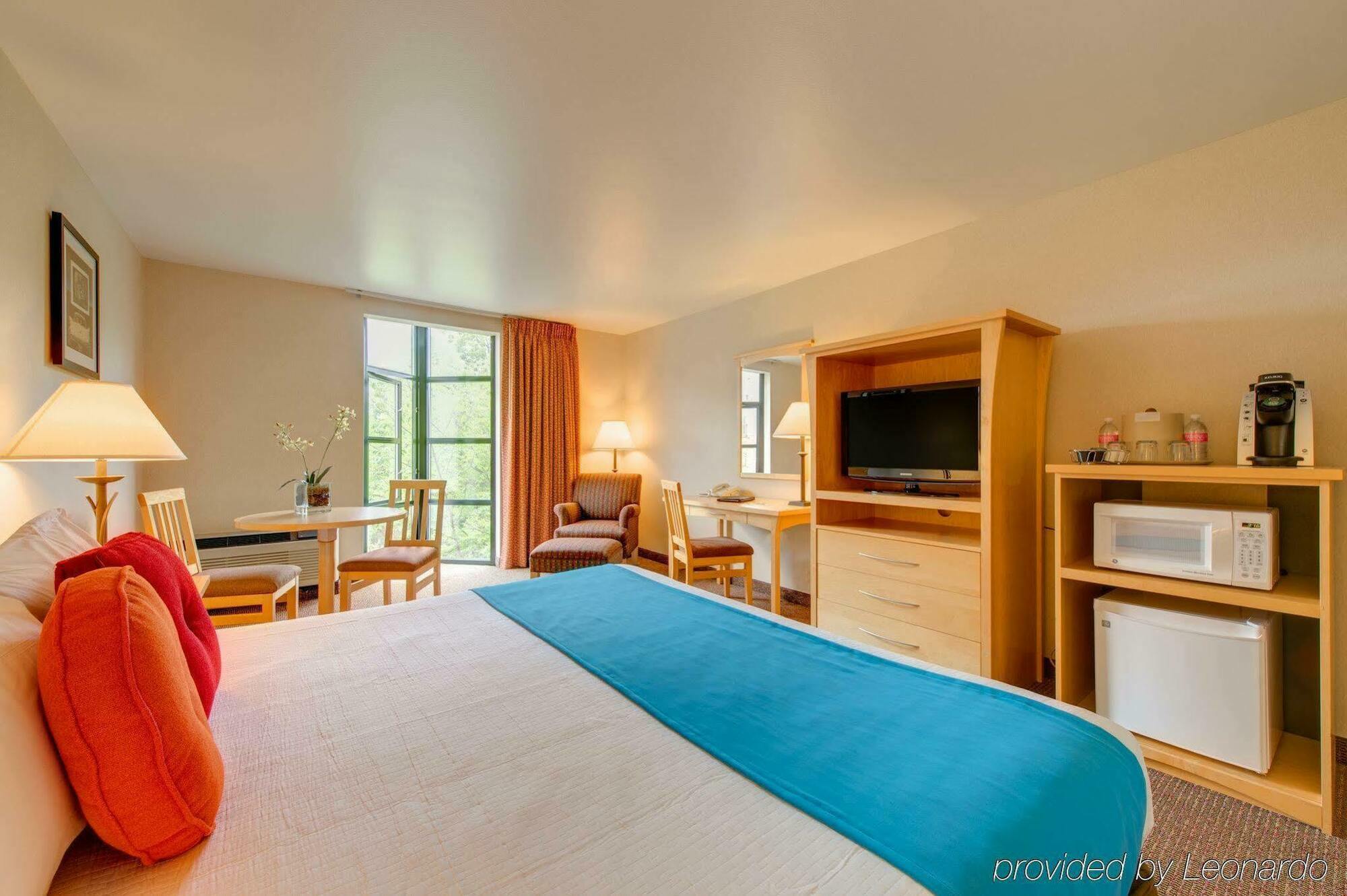 Staypineapple, University Inn, University District Сиэтл Экстерьер фото